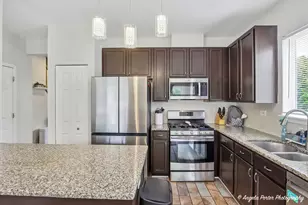 422 W Savoy Dr, Round Lake, IL 60073 - Photo 7