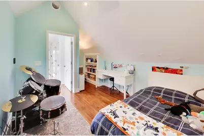 2010 W Bradley Place, Chicago, IL 60618 - Photo 39