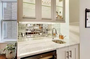 2010 W Bradley Pl, Chicago, IL 60618 - Photo 21