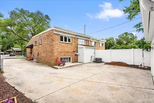 402 N Douglas Ave, Villa Park, IL 60181 - Photo 19