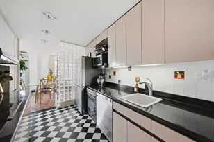 300 N State St, Chicago, IL 60654 - Photo 9