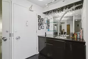 300 N State St, Chicago, IL 60654 - Photo 13