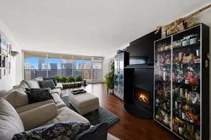 300 N State St, Chicago, IL 60654 - Photo 3