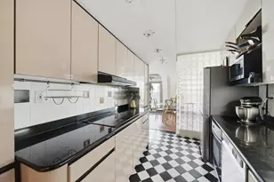 300 N State St, Chicago, IL 60654 - Photo 7