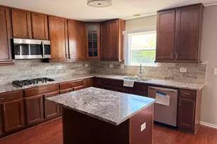 2337 Queensbridge Dr, Lynwood, IL 60411 - Photo 5