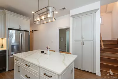 2821 N Springfield Avenue, Chicago, IL 60618 - Photo 9