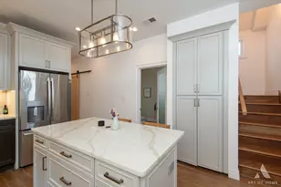 2821 N Springfield Ave, Chicago, IL 60618 - Photo 9