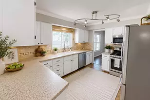 620 Waterfall Ln, Elgin, IL 60124 - Photo 7
