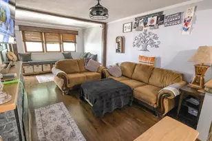 10906 S Troy St, Chicago, IL 60655 - Photo 5