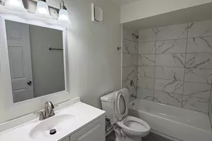 635 Limerick Ln, Schaumburg, IL 60193 - Photo 7
