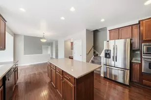 1130 Championship Dr, Elgin, IL 60124 - Photo 9