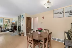18156 W Timber Ln, Grayslake, IL 60030 - Photo 7