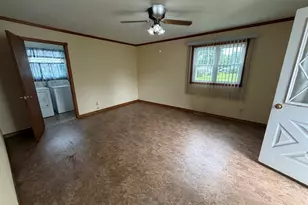 409 Wortby St, Odin, IL 62870 - Photo 9