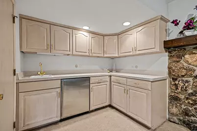 421 E Barclay Court, Elmhurst, IL 60126 - Photo 5