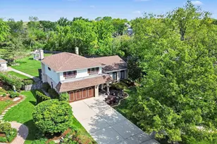 421 E Barclay Ct, Elmhurst, IL 60126 - Photo 1