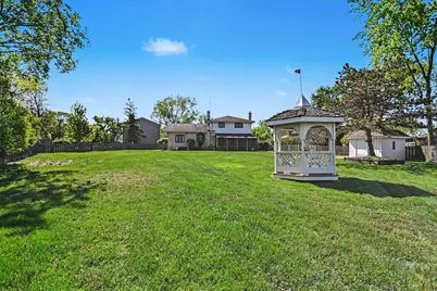 421 E Barclay Court, Elmhurst, IL 60126 - Photo 9