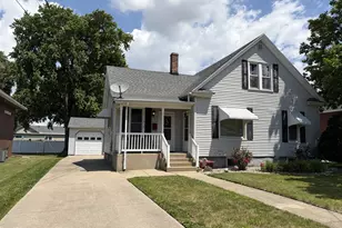 1915 9th St, Peru, IL 61354 - Photo 1