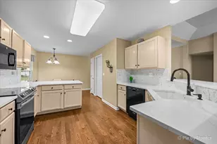 530 Bunker Hill Ct, Mundelein, IL 60060 - Photo 11