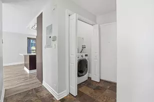 2930 N Sheridan Rd, Chicago, IL 60657 - Photo 9