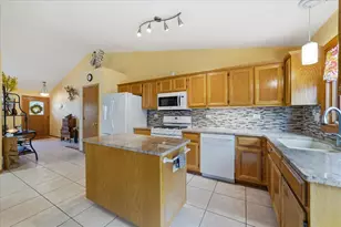 1213 Glen Mor Dr, Shorewood, IL 60404 - Photo 7