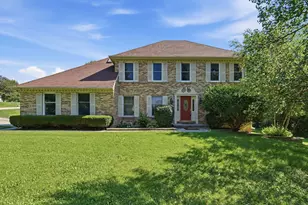 5N861 Harvest Ct, Saint Charles, IL 60174 - Photo 1