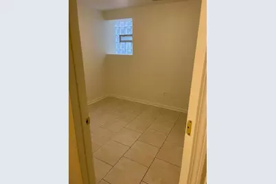 7807 S Marquette Avenue, Chicago, IL 60649 - Photo 11