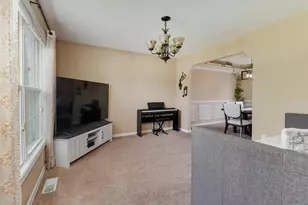 2921 Grey Hawk Dr, Normal, IL 61761 - Photo 11
