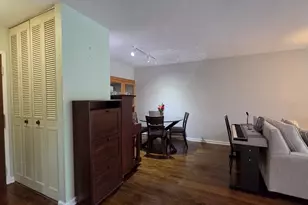945 E Kenilworth Ave E, Palatine, IL 60074 - Photo 7