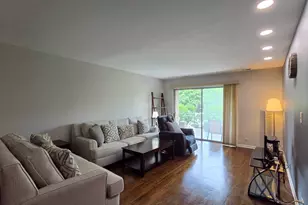 945 E Kenilworth Ave E, Palatine, IL 60074 - Photo 3