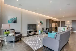 880 N Milwaukee Ave, Chicago, IL 60642 - Photo 3