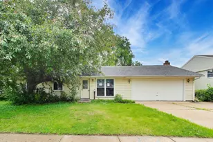 619 Parkside Cir, Streamwood, IL 60107 - Photo 1