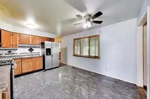 619 Parkside Cir, Streamwood, IL 60107 - Photo 7