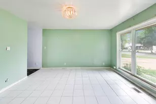 619 Parkside Cir, Streamwood, IL 60107 - Photo 5