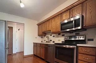440 Raintree Ct, Glen Ellyn, IL 60137 - Photo 5