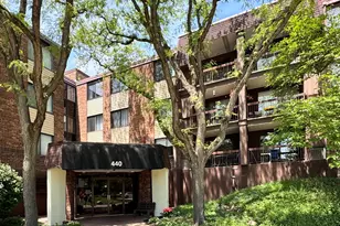 440 Raintree Ct, Glen Ellyn, IL 60137 - Photo 1