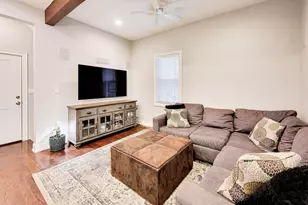 2245 W Melrose St, Chicago, IL 60618 - Photo 11