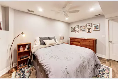 2245 W Melrose Street, Chicago, IL 60618 - Photo 19