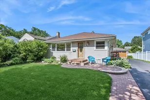 912 N Kaspar Ave, Arlington Heights, IL 60004 - Photo 1