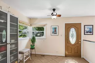 912 N Kaspar Ave, Arlington Heights, IL 60004 - Photo 3
