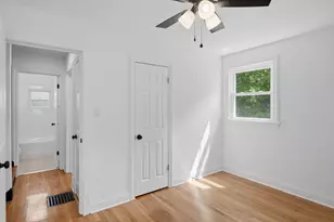 11401 S Whipple St, Merrionette Park, IL 60803 - Photo 17