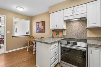207 Rivershire Lane #207, Lincolnshire, IL 60069 - Photo 9