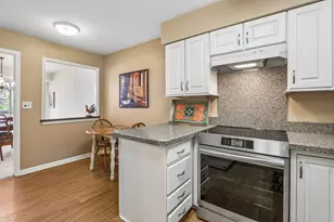 207 Rivershire Ln, Lincolnshire, IL 60069 - Photo 9