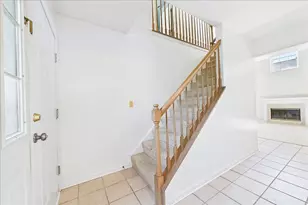 855 W Saratoga Cir, Island Lake, IL 60042 - Photo 3