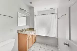 917 W Sunnyside Ave, Chicago, IL 60640 - Photo 11