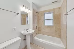 917 W Sunnyside Ave, Chicago, IL 60640 - Photo 17