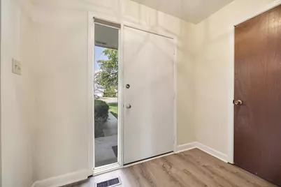 1525 Columbia Court, Elk Grove Village, IL 60007 - Photo 9
