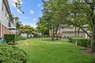 75 Larch Ct, Schaumburg, IL 60193 - Photo 25