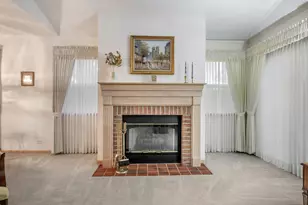 75 Larch Ct, Schaumburg, IL 60193 - Photo 5