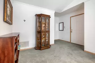 75 Larch Ct, Schaumburg, IL 60193 - Photo 7