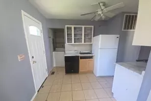 12 Circle Dr E, Montgomery, IL 60538 - Photo 3